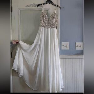 Brand new, never worn JC Penny bridal, reception, or prom dress. Size 3-4.